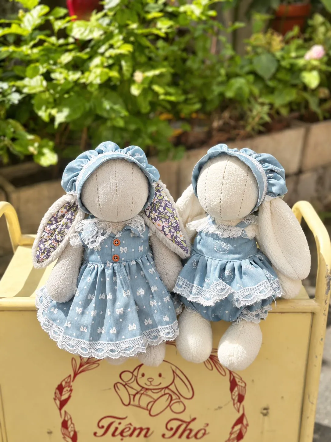 Dress with bonnet · View 1