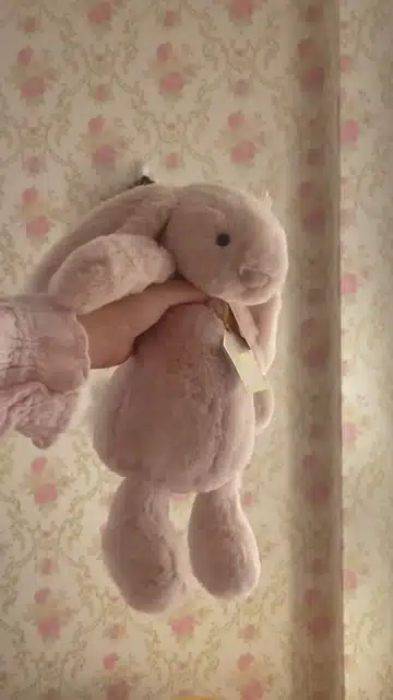 A short video from Tiệm Thỏ on Instagram